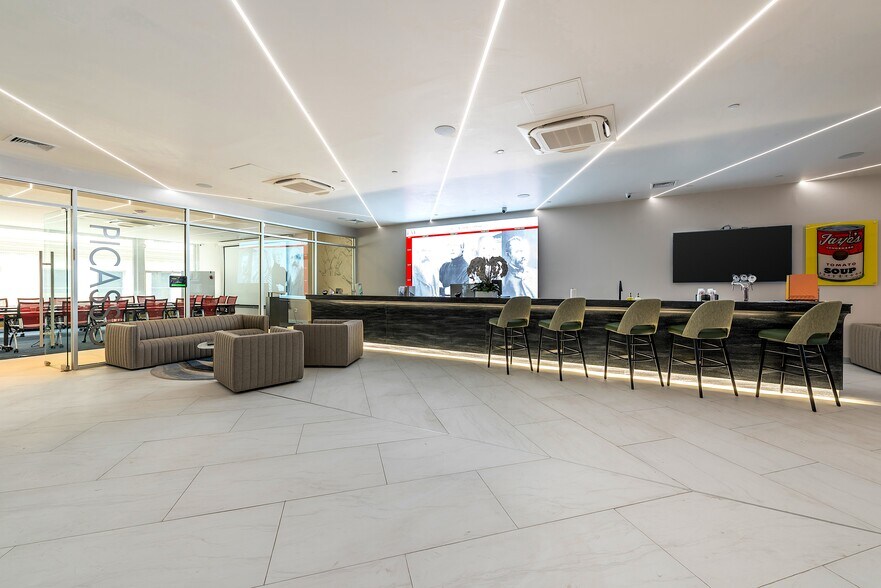 More Photos Of 8 W 38th St, New York Office For Lease