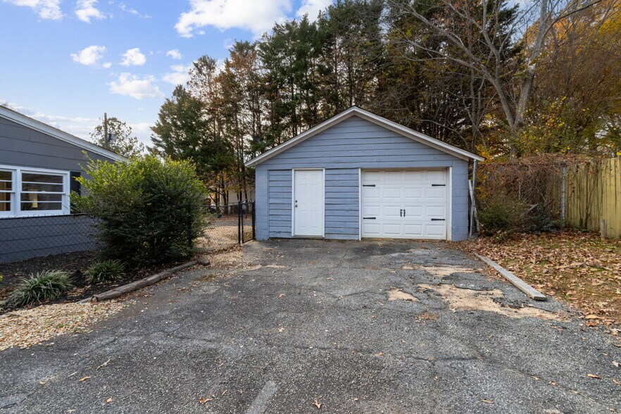 More Photos Of 2951 Moon Station Rd NW, Kennesaw Office For Sale
