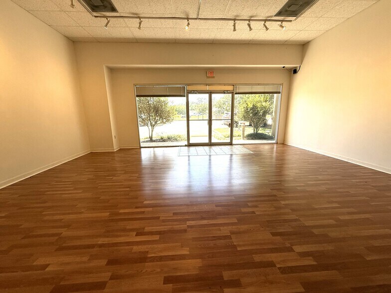 More Photos Of 829 Asbury Dr, Mandeville Storefront For Sale