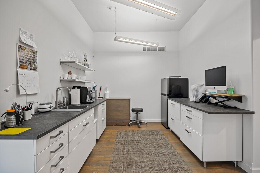 More Photos Of 2702 Ashland Ave, Saint Joseph Freestanding For Sale