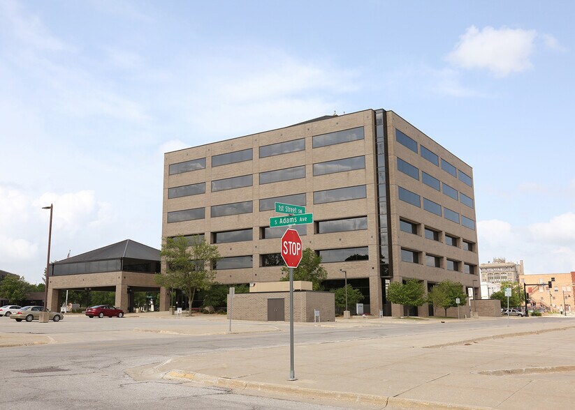 More Photos Of 111 W State St, Mason City Office For Lease