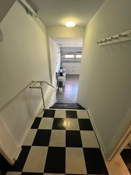 More Photos Of 12319 Ventura Blvd, Studio City Storefront For Lease