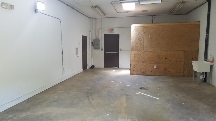 More Photos Of 3400 Leechburg Rd, Pittsburgh Auto Repair For Sale