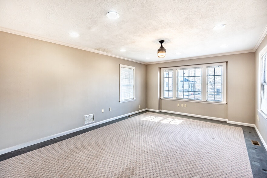 More Photos Of 3386 N State Route 123, Lebanon Office For Sale