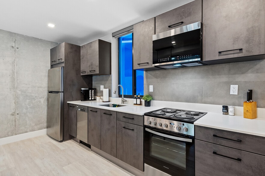 More Photos Of 637 NE 4th Ave, Fort Lauderdale Apartments For Sale