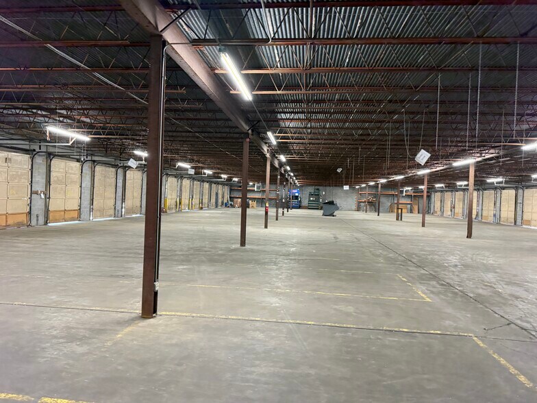 More Photos Of 900-920 W Fairfield Rd, High Point Warehouse For Lease