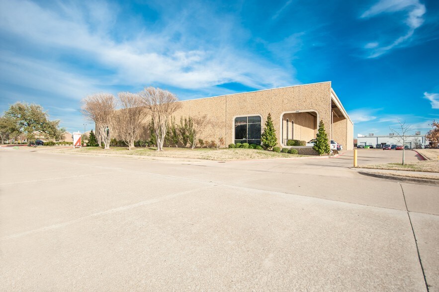 More Photos Of 1900 Jay Ell Dr, Richardson Flex For Lease