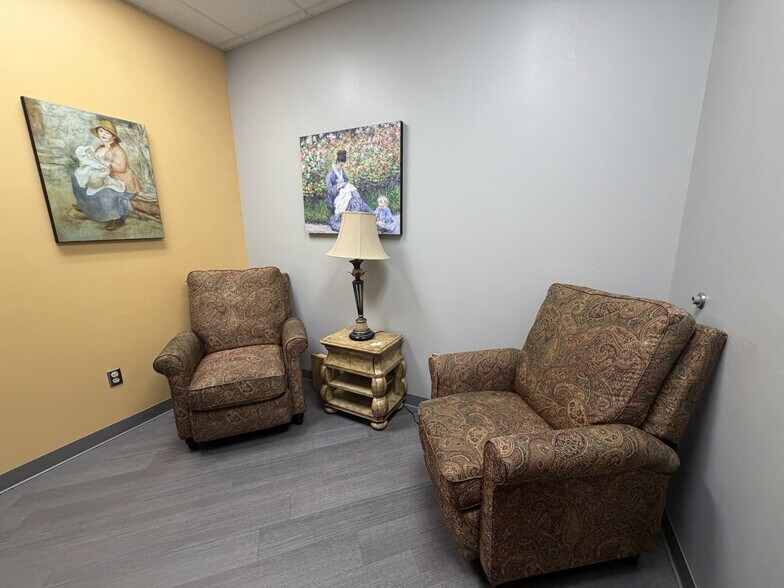 More Photos Of 829 Davis St, Blacksburg Medical For Sale