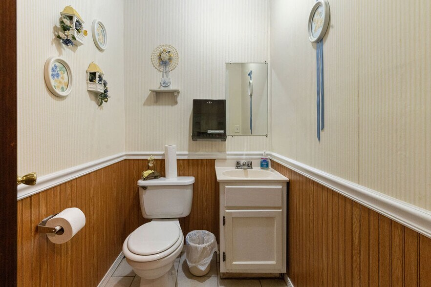 More Photos Of 58225 US-60, Fairland General Retail For Sale