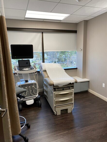 More Photos Of 12800 Middlebrook Rd, Germantown Medical For Sale