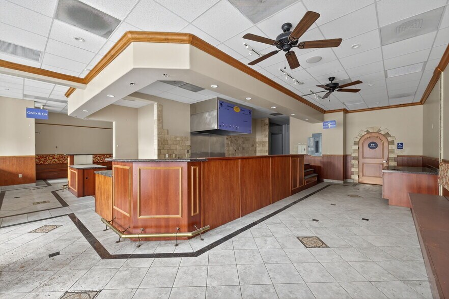 More Photos Of 1003-1031 L St, Sacramento Parking Garage For Lease