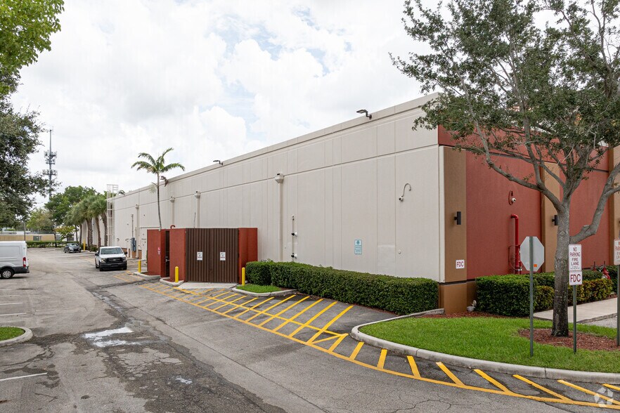 More Photos Of 6001-6095 N University Dr, Tamarac Unknown For Lease
