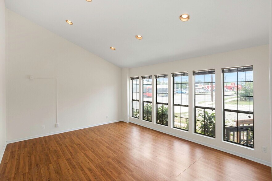 More Photos Of 5600 San Pedro Ave, San Antonio Office Residential For Sale