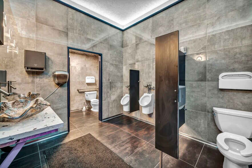 More Photos Of 2021 E Charleston Blvd, Las Vegas Storefront Retail Office For Lease