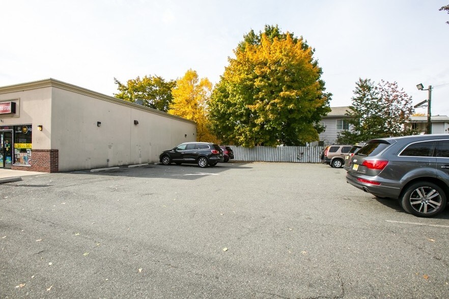 More Photos Of 10-16 River Rd, Fair Lawn Freestanding For Lease