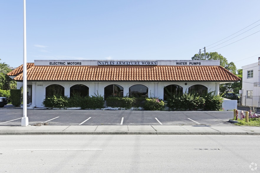 More Photos Of 1095 5th Ave S, Naples Showroom For Lease