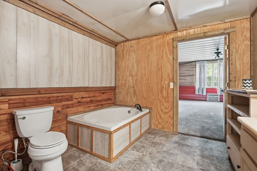 More Photos Of 113 S Wilder St, Chouteau General Retail For Sale