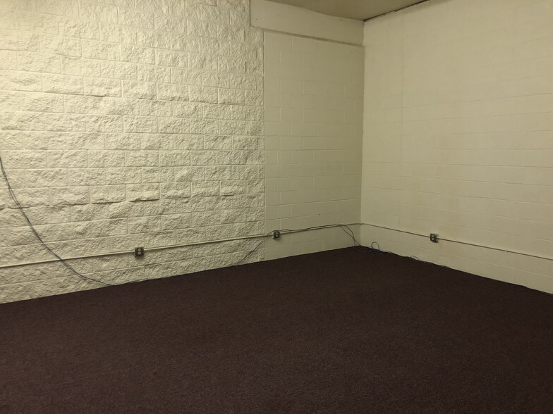 More Photos Of 4660 Portland Rd, Salem Office For Lease