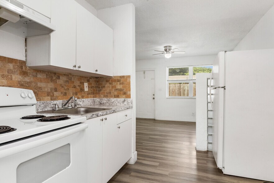 More Photos Of 5521 SW 34th St, Pembroke Park Multifamily For Sale