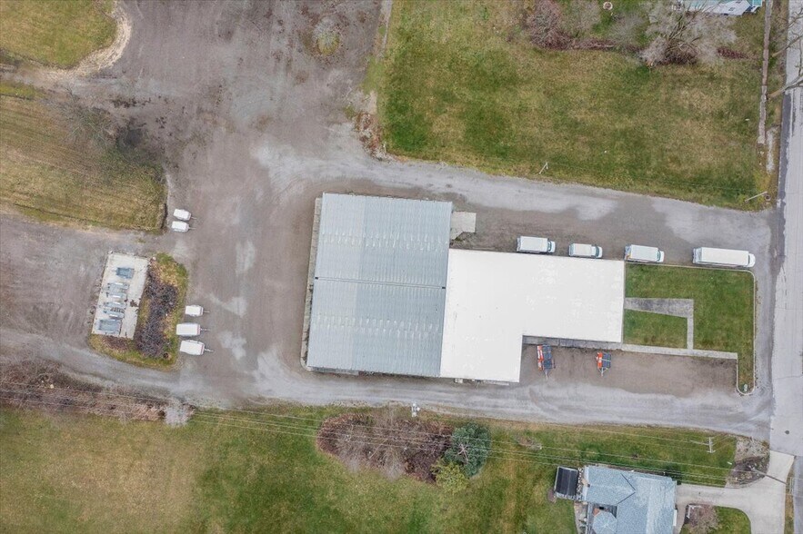 More Photos Of 6886 Wishart St, Huntsville Light Distribution For Lease
