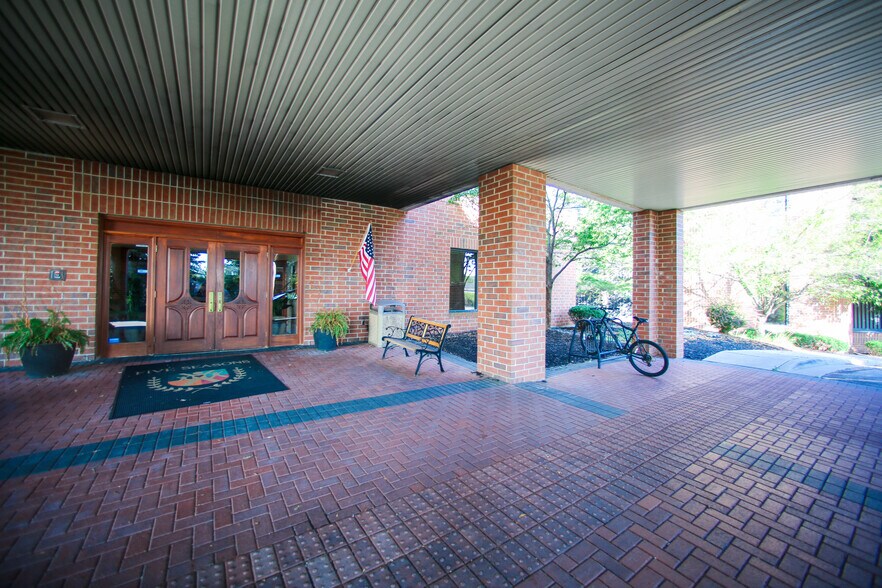 More Photos Of 1300 E 96th St, Indianapolis Health Club For Lease