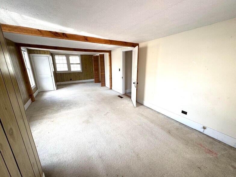 More Photos Of 2072 Main st, Londonderry Apartments For Sale