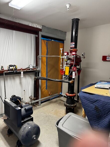 More Photos Of 301 Facility Dr, Newport Warehouse For Sale