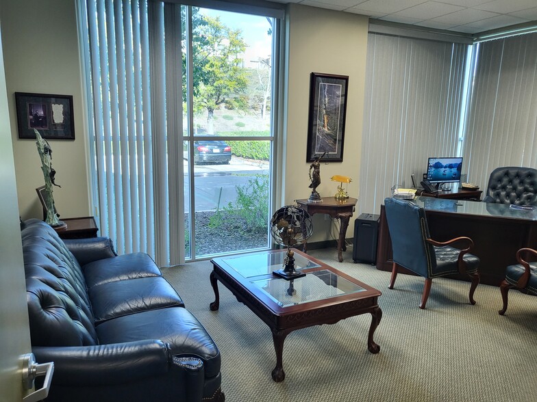 More Photos Of 27951 Smyth Dr, Valencia Office For Sale