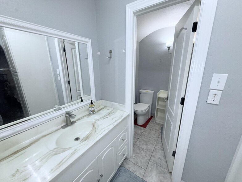 More Photos Of 1131 Austin Hwy, San Antonio Hotel For Sale