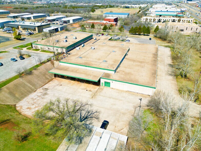 More Photos Of 7000 N Robinson Ave, Oklahoma City Warehouse For Lease