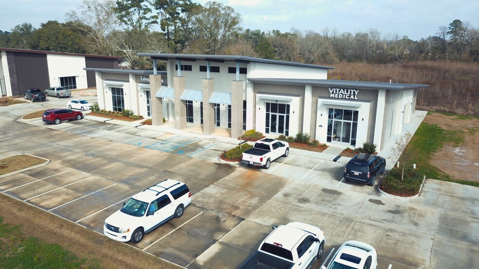 More Photos Of 9373 Baringer Foreman Rd, Baton Rouge Office For Sale