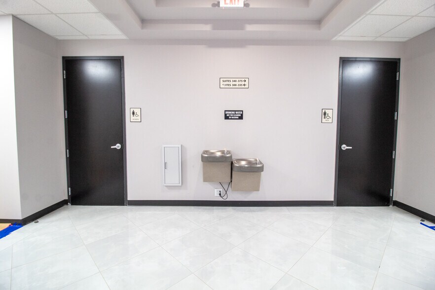 More Photos Of 13564 Village Park Dr, Orlando Office For Lease