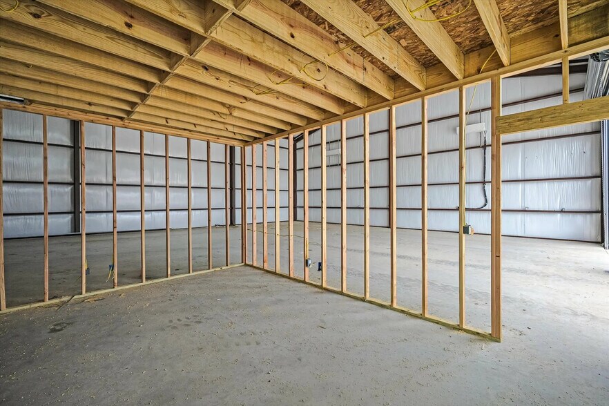 More Photos Of 15113 Fitzhugh Rd, Austin Industrial For Lease