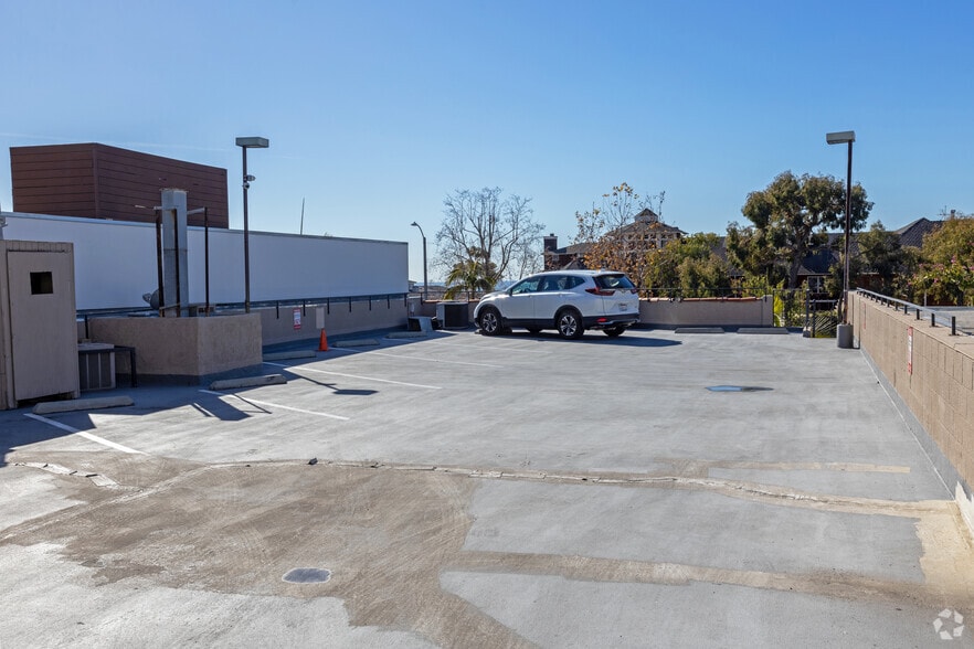 More Photos Of 3840 E Coast Hwy, Corona Del Mar Storefront Retail Office For Lease