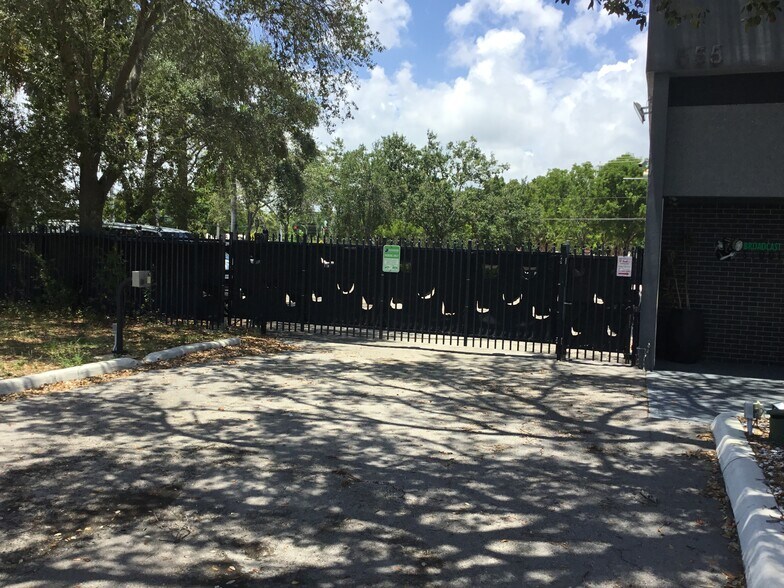 More Photos Of 551 S Dixie Hwy E, Pompano Beach Warehouse For Lease