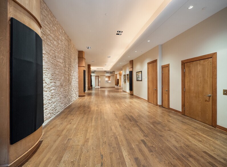 More Photos Of 805 N Congress Ave, Austin Storefront Retail Residential For Sale