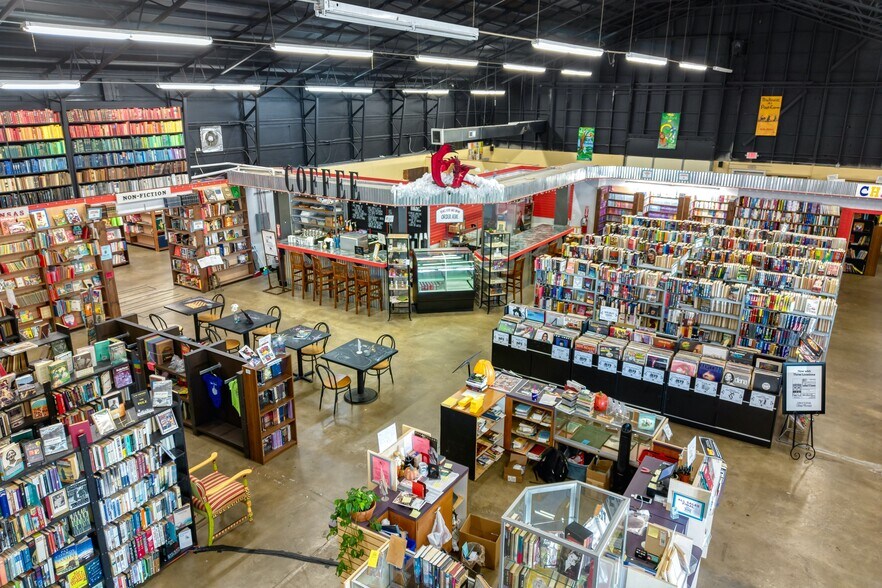 More Photos Of 462 E Henri De Tonti Blvd, Springdale Warehouse For Sale