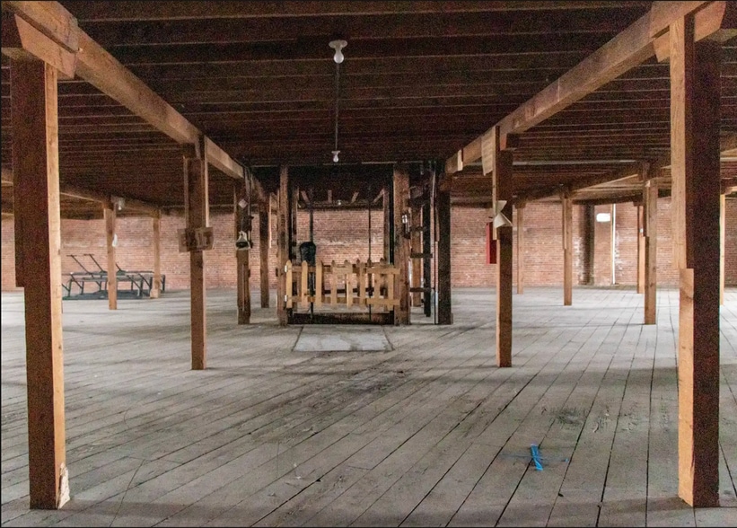 More Photos Of 350 N Kimball St, Casper Flex For Sale