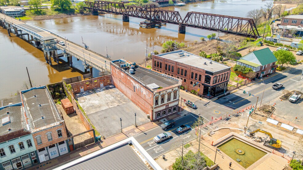 More Photos Of 100 S Grand St, Monroe Restaurant For Sale