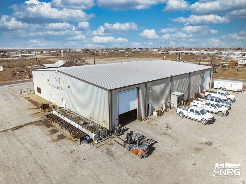 More Photos Of 801 NW 9th St, Andrews Warehouse For Sale