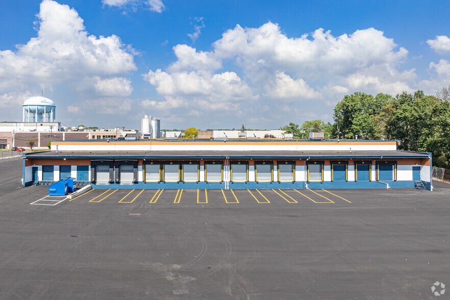 More Photos Of 14 Home News Row, New Brunswick Warehouse For Lease