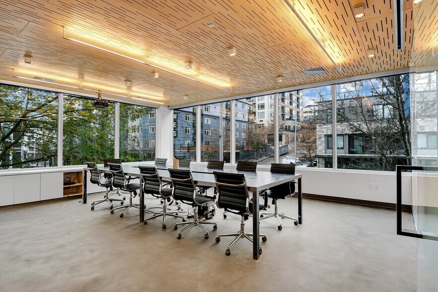 More Photos Of 2727 Western Ave, Seattle Loft Creative Space For Lease