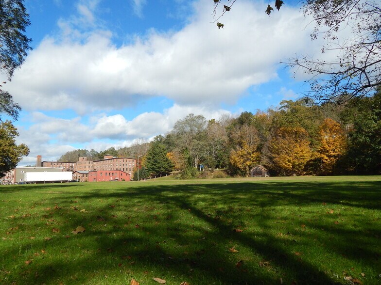 More Photos Of 37 Greenwoods Rd, New Hartford Manufacturing For Lease