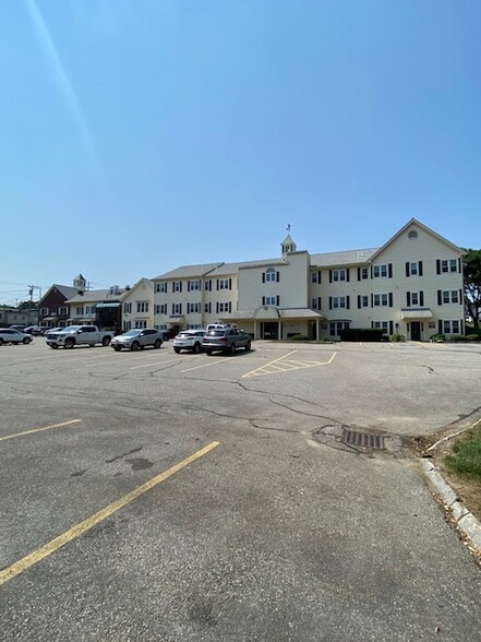 More Photos Of 2-18 Vinal Sq, Chelmsford Office For Lease