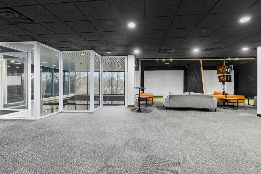 More Photos Of 7807 Creekridge Cir, Bloomington Office For Sale