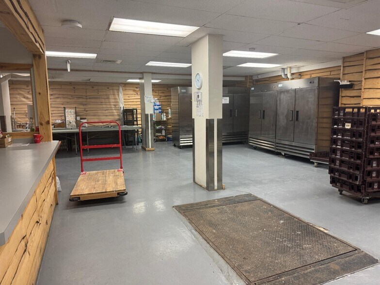 More Photos Of 630 Rue Poisson, Trois-Rivières Distribution For Lease