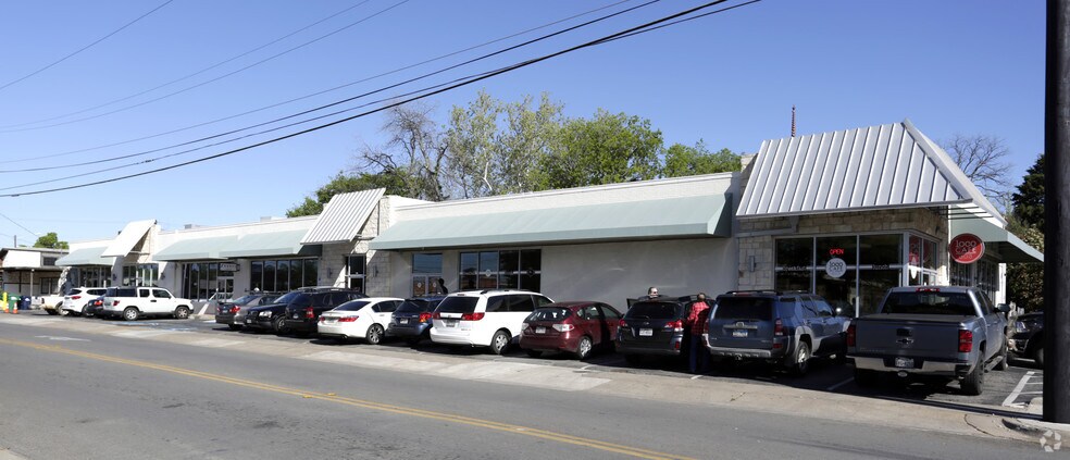 More Photos Of 603 N Locust St, Denton Unknown For Lease