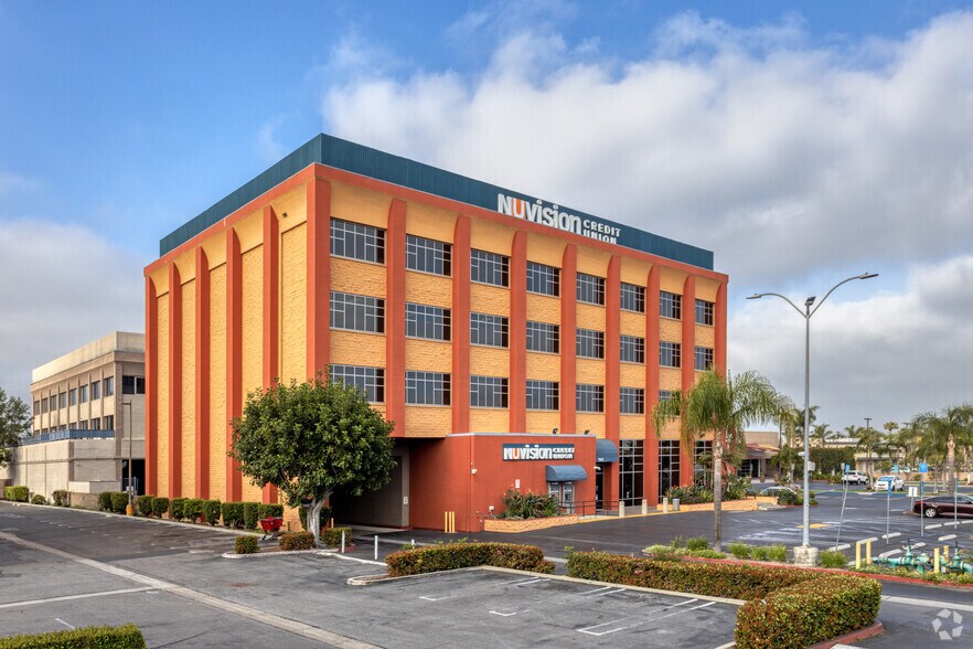 More Photos Of 7812 Edinger Ave, Huntington Beach Office For Sale