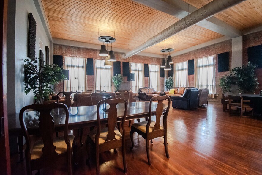 More Photos Of 322 E Don Tyler Ave, Dewey Storefront For Sale