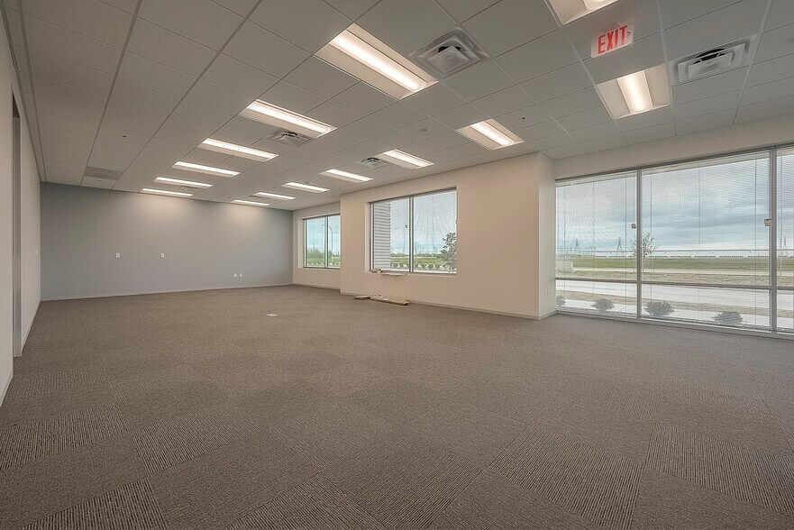 More Photos Of 13930 Journey Rd, Houston Warehouse For Lease